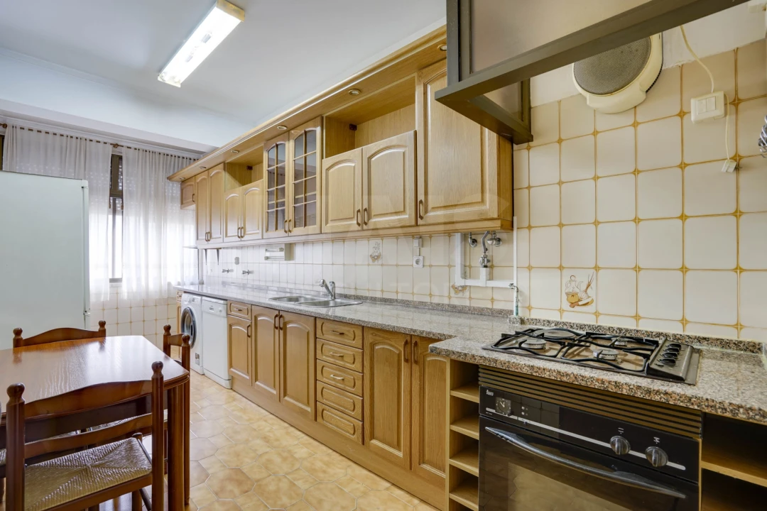 Apartamento T3 para Venda em Póvoa de Santo Adrião e Olival Basto Foto 1