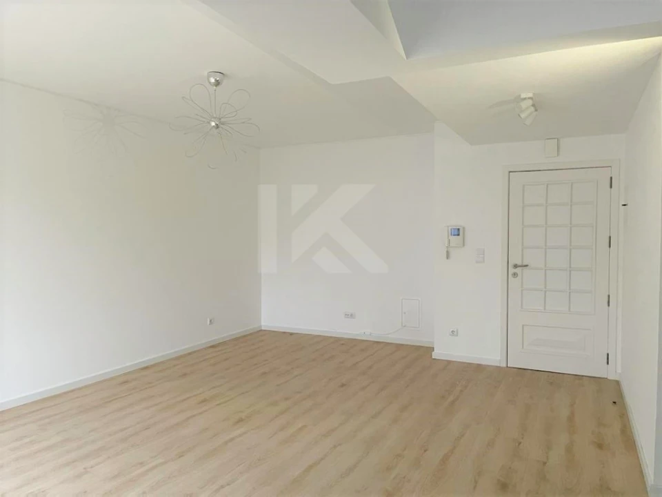 Apartamento T2 para Arrendamento em Funchal (Santa Luzia) Foto 5