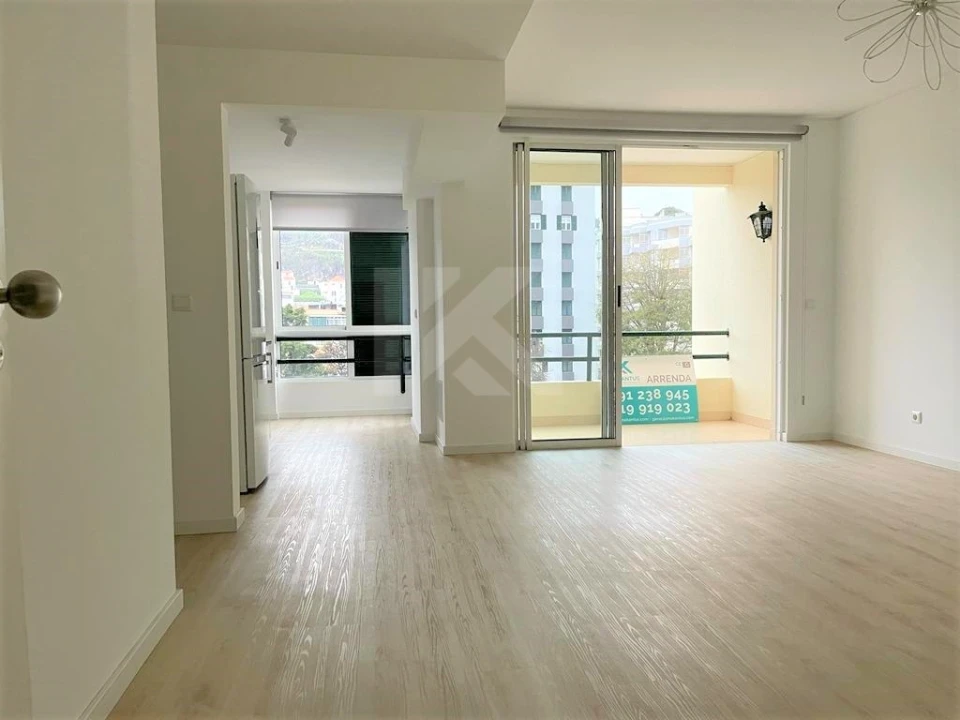 Apartamento T2 para Arrendamento em Funchal (Santa Luzia) Foto 2