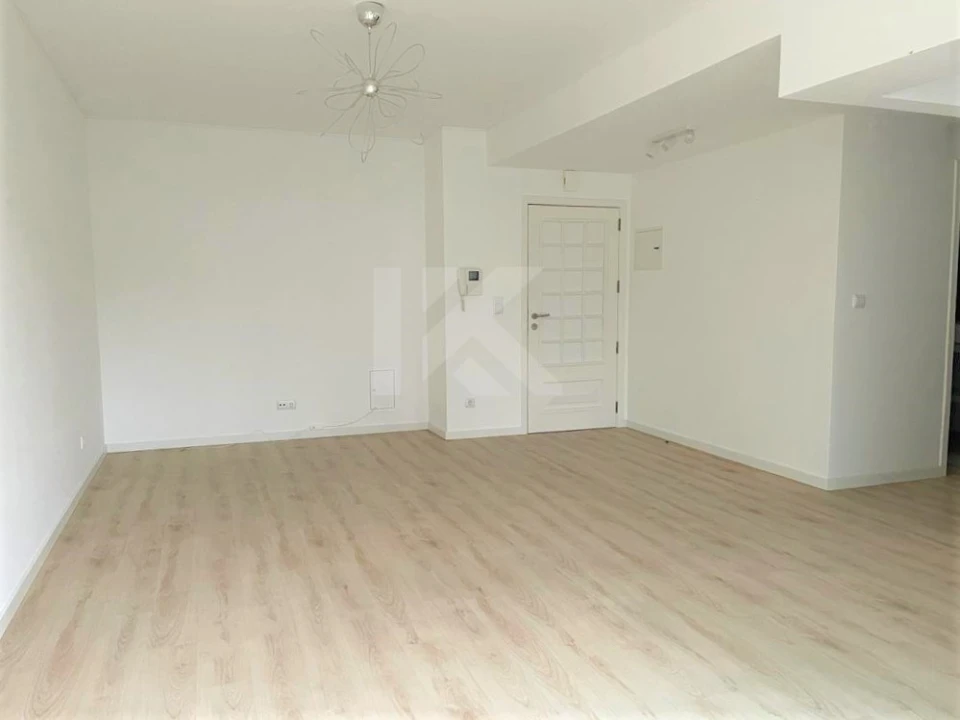 Apartamento T2 para Arrendamento em Funchal (Santa Luzia) Foto 6