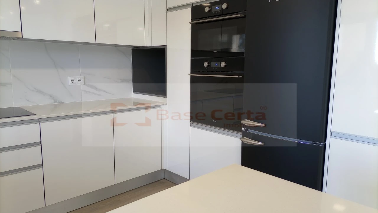 Apartamento T5 para Venda em Corroios Foto 2
