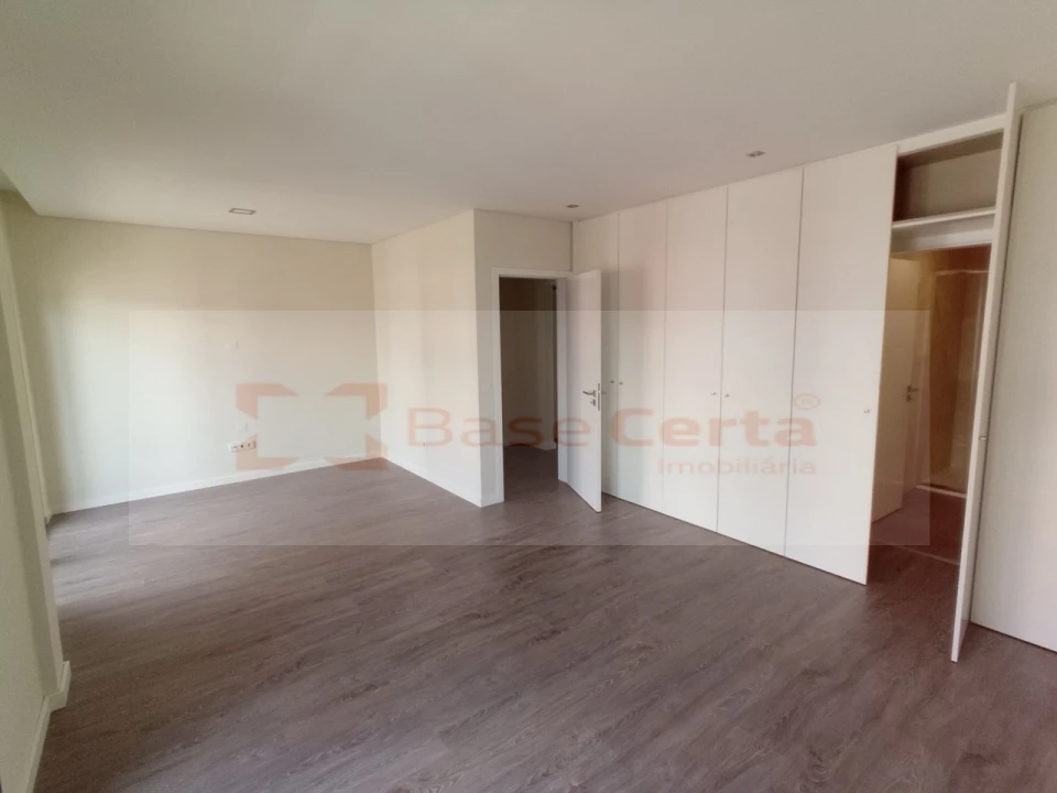 Apartamento T5 para Venda em Corroios Foto 22