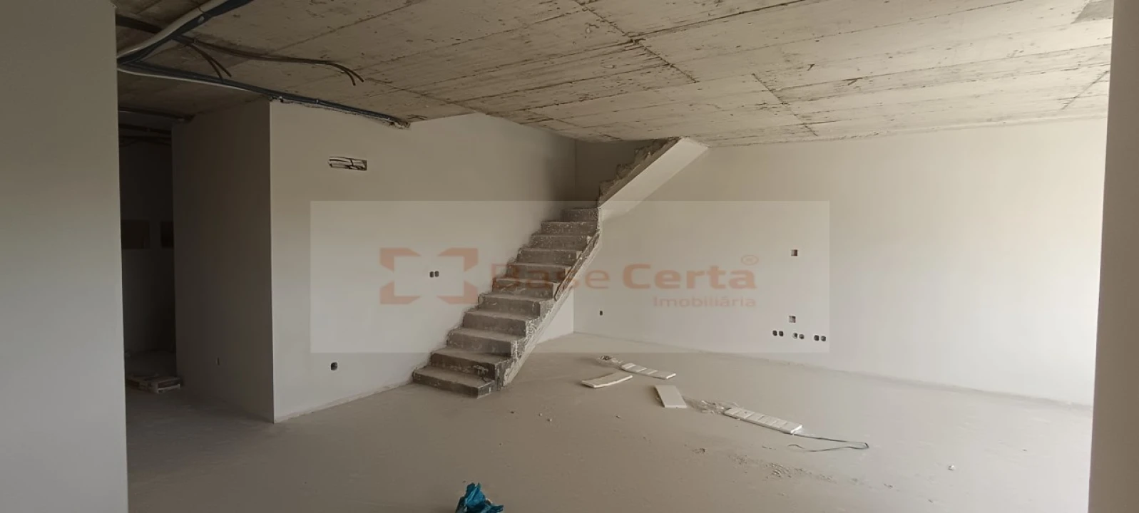 Apartamento T5 para Venda em Corroios Foto 3