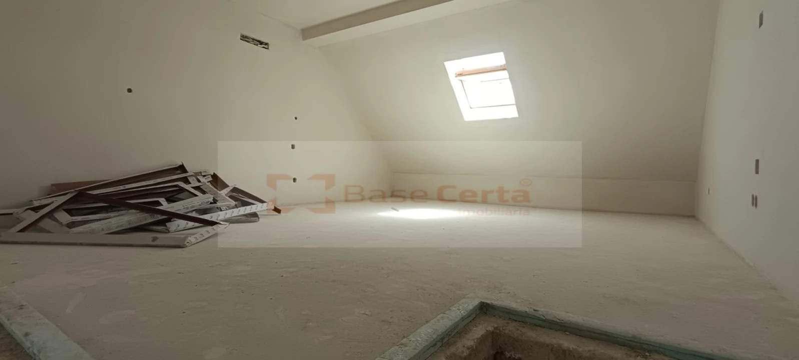 Apartamento T5 para Venda em Corroios Foto 4