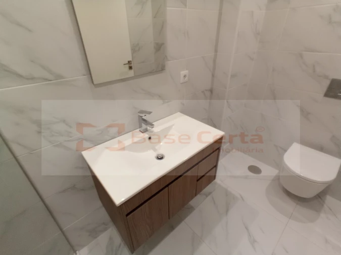 Apartamento T5 para Venda em Corroios Foto 17