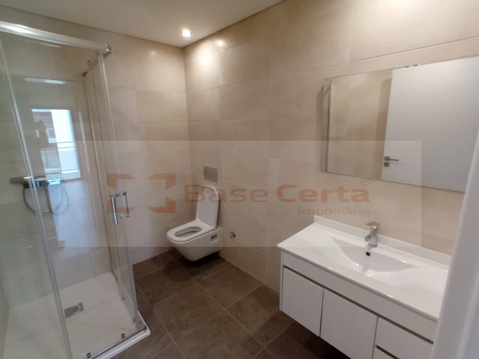 Apartamento T5 para Venda em Corroios Foto 23