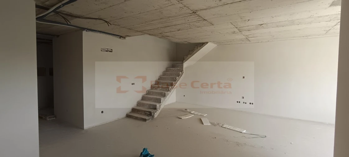 Apartamento T5 para Venda em Corroios Foto 3