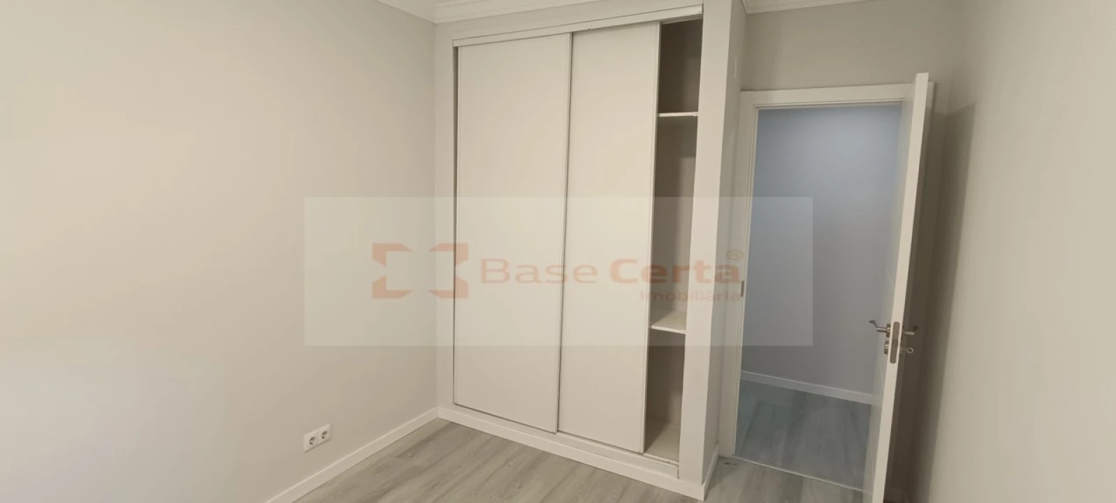 Apartamento T2 para Venda em Corroios Foto 11