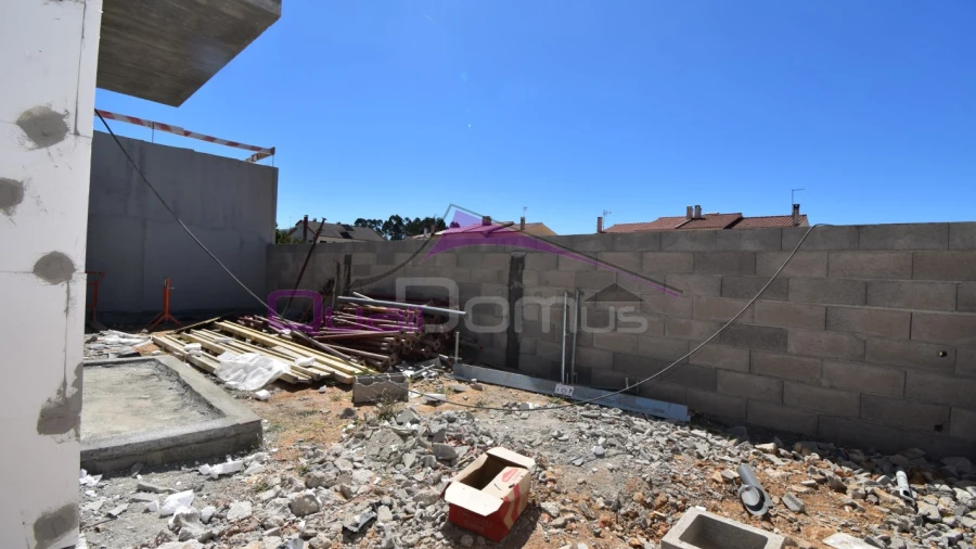 Moradia T3 para Venda em Nossa Sra de Fatima