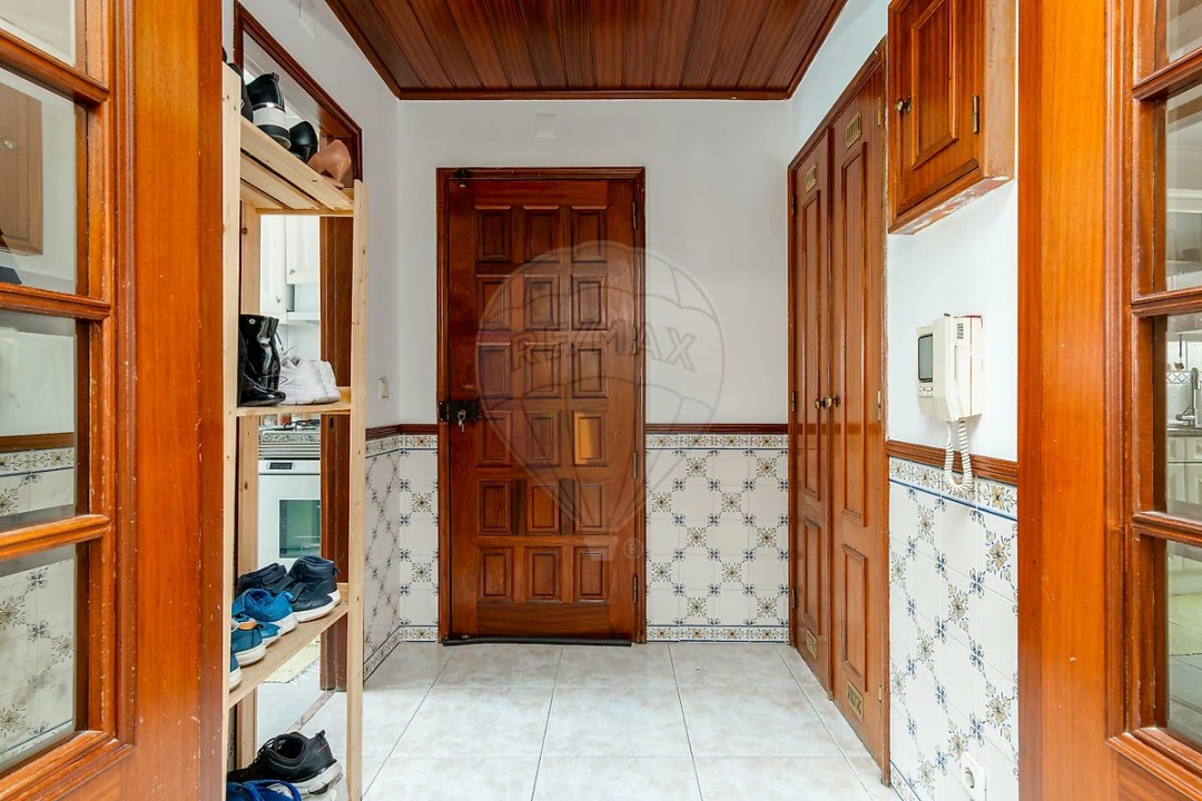 Apartamento T3 para Arrendamento em Rio de Mouro Foto 9