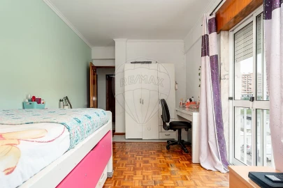 Apartamento T3 para Arrendamento em Rio de Mouro