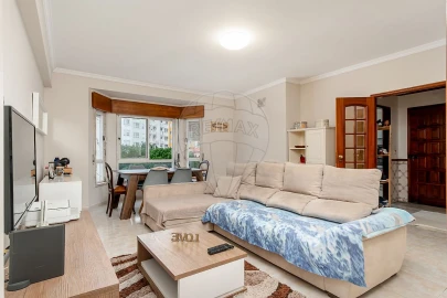 Apartamento T3 para Arrendamento em Rio de Mouro
