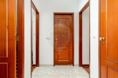 Apartamento T3 para Arrendamento em Rio de Mouro