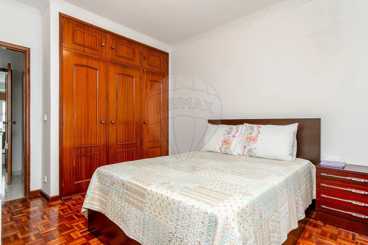 Apartamento T3 para Arrendamento em Rio de Mouro Foto 20
