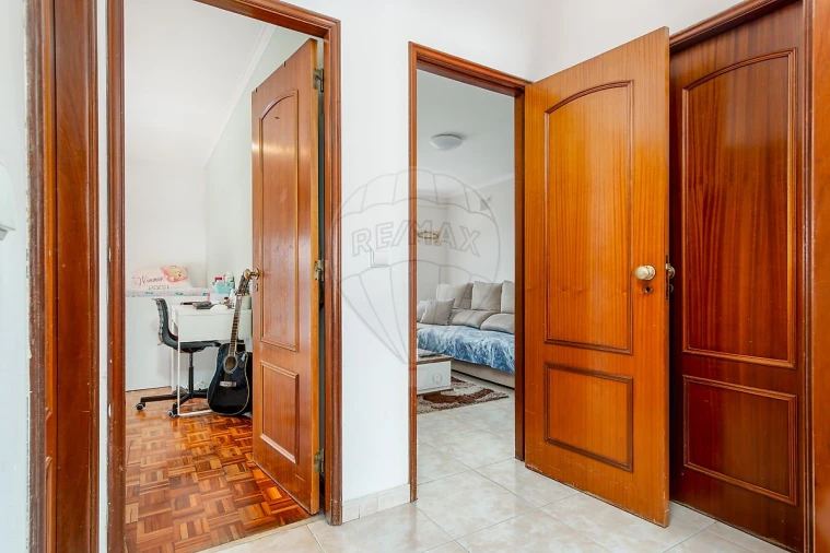 Apartamento T3 para Arrendamento em Rio de Mouro Foto 22
