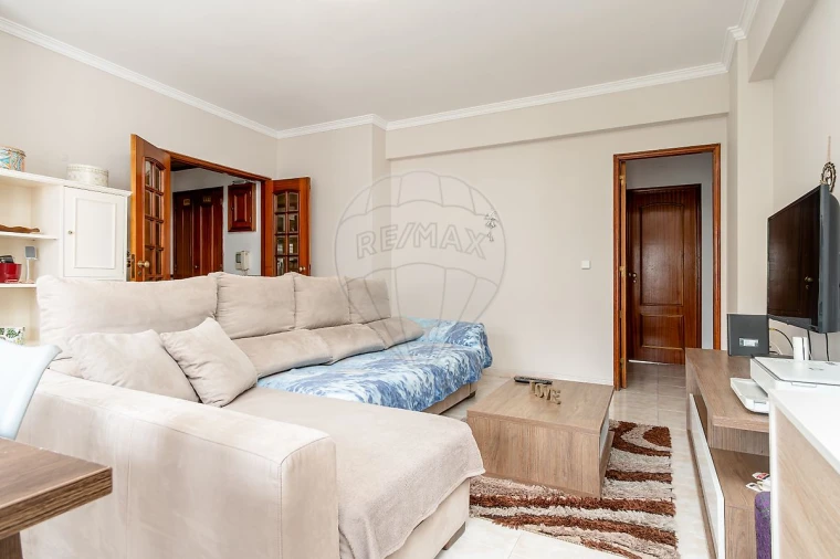 Apartamento T3 para Arrendamento em Rio de Mouro Foto 4
