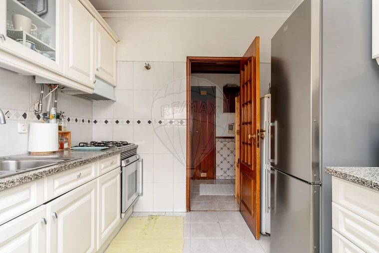 Apartamento T3 para Arrendamento em Rio de Mouro Foto 7