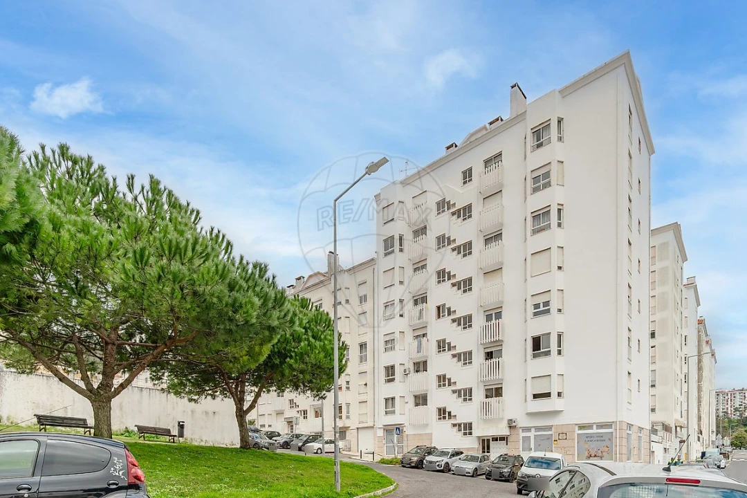 Apartamento T3 para Arrendamento em Rio de Mouro Foto 14