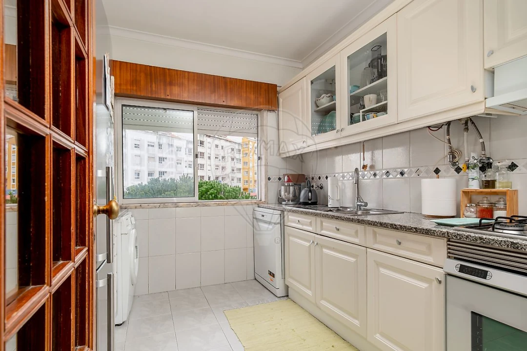 Apartamento T3 para Arrendamento em Rio de Mouro Foto 3