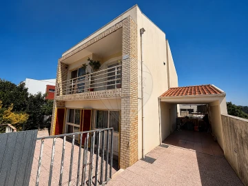 Moradia T3 para Venda em Pedroso e Seixezelo