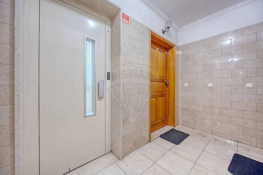 Apartamento T1 para Venda em Oliveira do Douro Foto 17