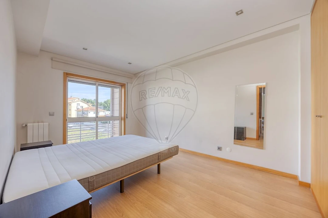 Apartamento T1 para Venda em Oliveira do Douro Foto 1