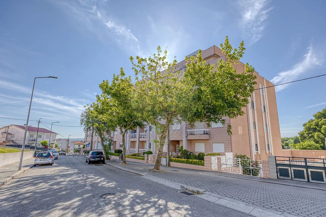 Apartamento T1 para Venda em Oliveira do Douro Foto 4