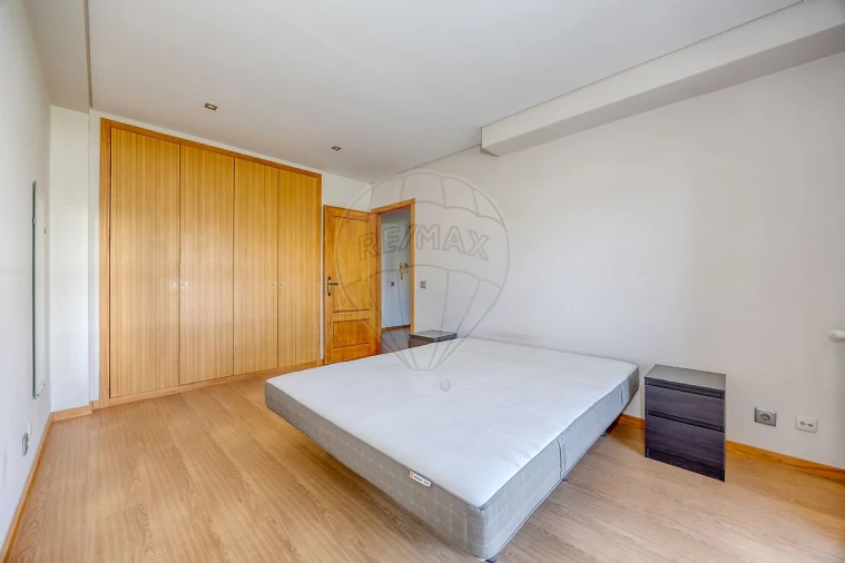 Apartamento T1 para Venda em Oliveira do Douro Foto 6