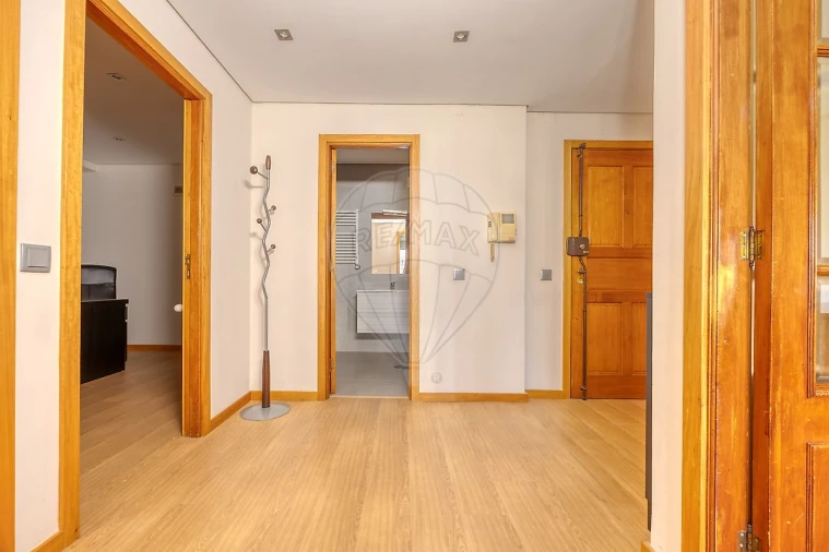 Apartamento T1 para Venda em Oliveira do Douro Foto 13