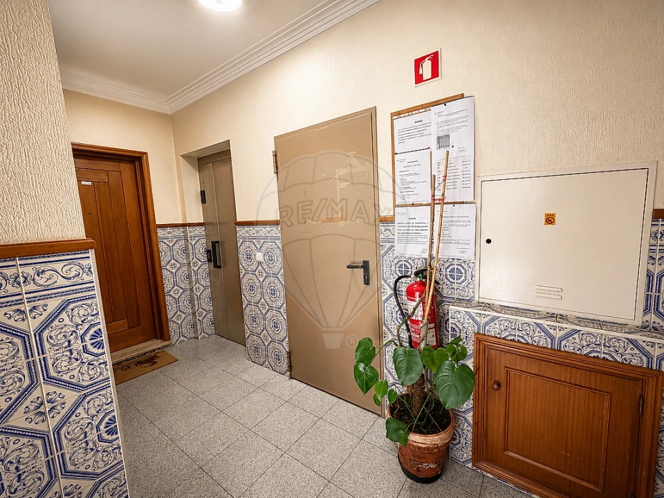Apartamento T1 para Venda em Mafamude e Vilar do Paraíso Foto 3