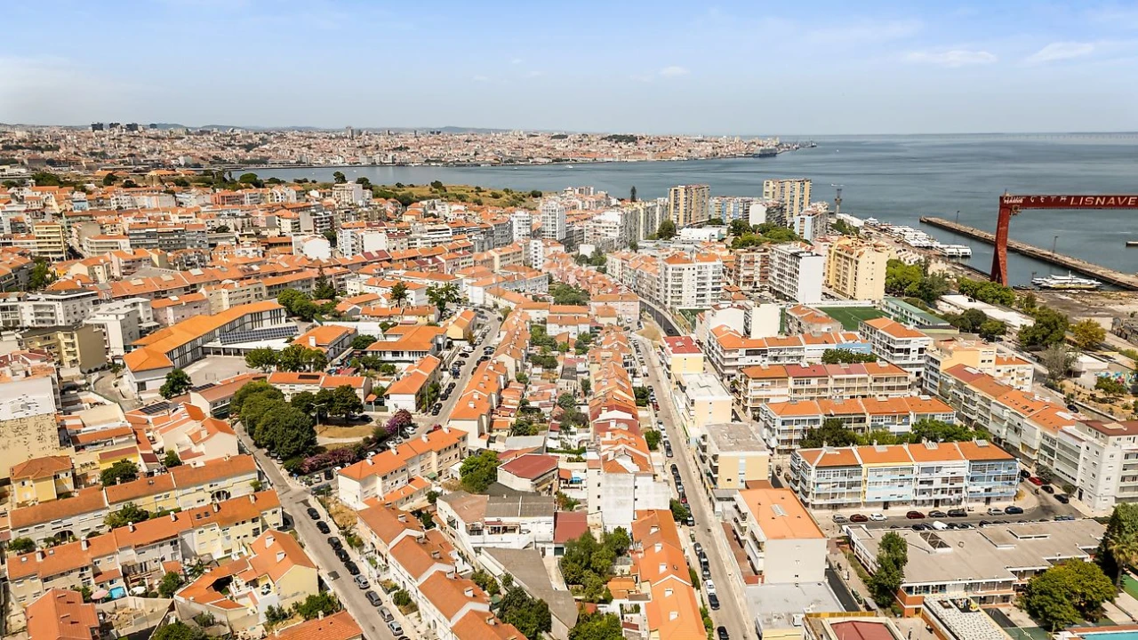Prédio para Venda em Almada, Cova da Piedade, Pragal e Cacilhas Foto 8