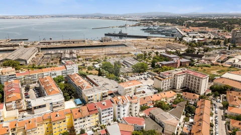 Prédio para Venda em Almada, Cova da Piedade, Pragal e Cacilhas