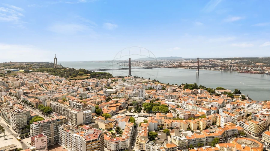 Prédio para Venda em Almada, Cova da Piedade, Pragal e Cacilhas Foto 21