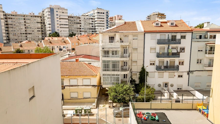 Prédio para Venda em Almada, Cova da Piedade, Pragal e Cacilhas Foto 14
