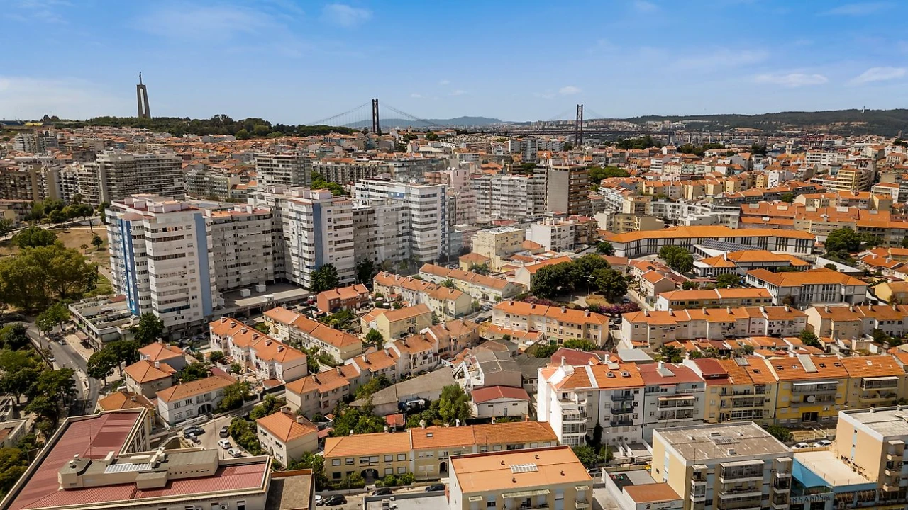 Prédio para Venda em Almada, Cova da Piedade, Pragal e Cacilhas Foto 6