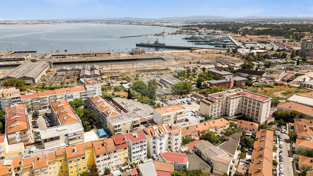 Prédio para Venda em Almada, Cova da Piedade, Pragal e Cacilhas Foto 10
