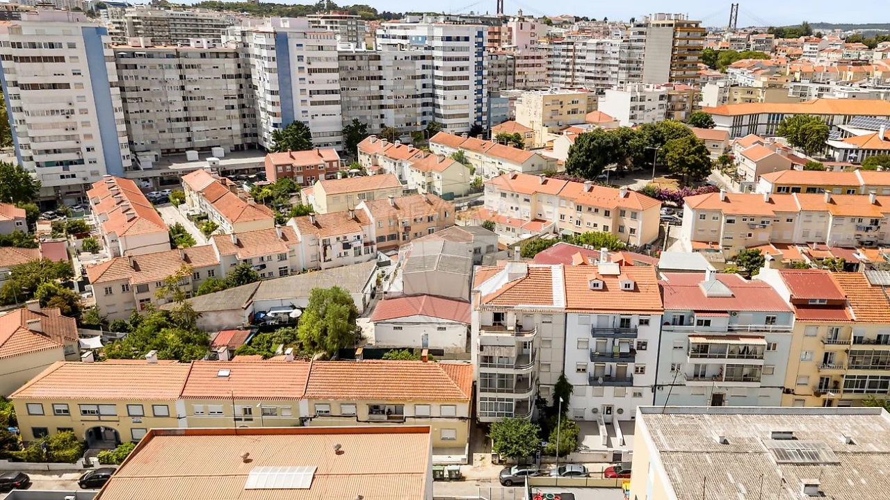 Prédio para Venda em Almada, Cova da Piedade, Pragal e Cacilhas Foto 4