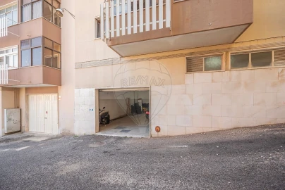 Apartamento T3 para Venda em Ramada e Caneças