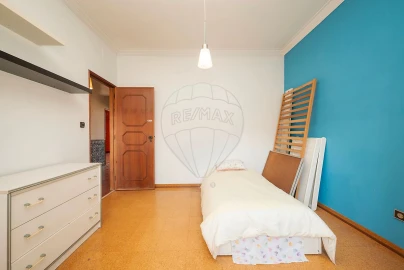 Apartamento T3 para Venda em Ramada e Caneças