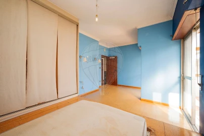 Apartamento T3 para Venda em Ramada e Caneças