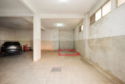 Apartamento T3 para Venda em Ramada e Caneças