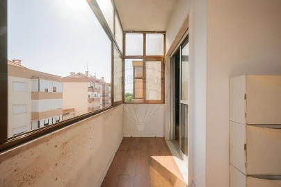 Apartamento T3 para Venda em Ramada e Caneças