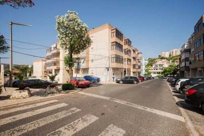 Apartamento T3 para Venda em Ramada e Caneças