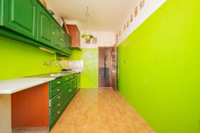 Apartamento T3 para Venda em Ramada e Caneças