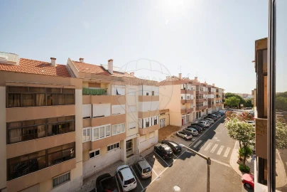 Apartamento T3 para Venda em Ramada e Caneças