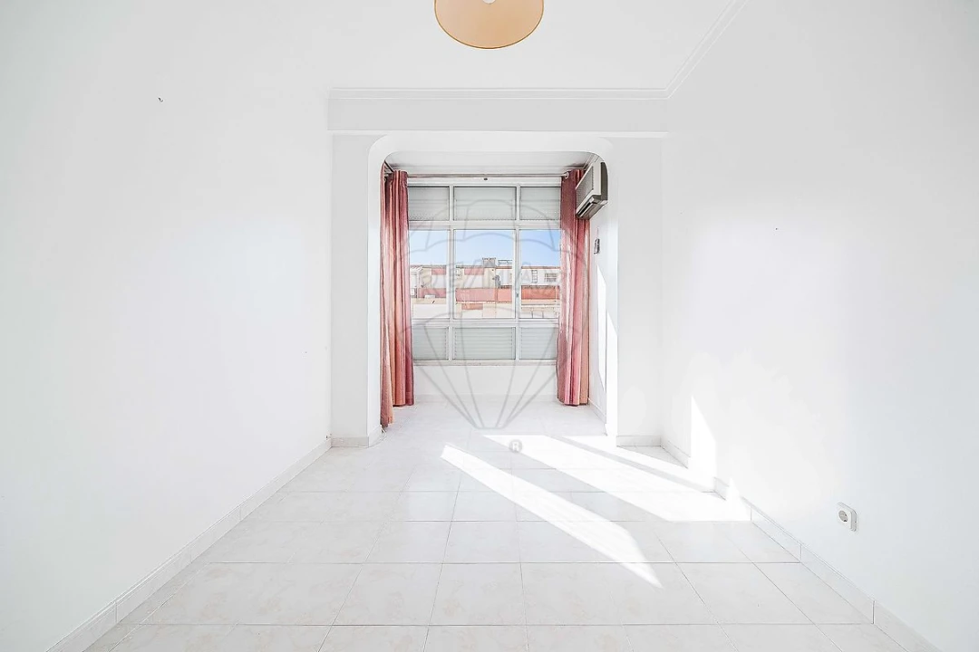Apartamento T3 para Venda em Póvoa de Santo Adrião e Olival Basto Foto 48