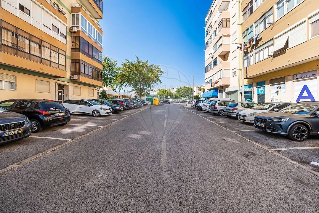 Apartamento T3 para Venda em Póvoa de Santo Adrião e Olival Basto Foto 8