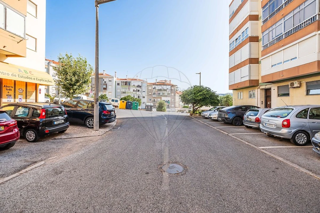 Apartamento T3 para Venda em Póvoa de Santo Adrião e Olival Basto Foto 7