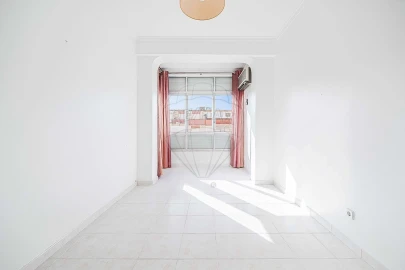 Apartamento T3 para Venda em Póvoa de Santo Adrião e Olival Basto