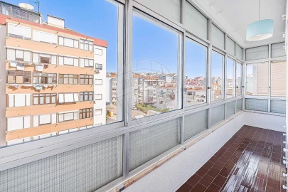 Apartamento T3 para Venda em Póvoa de Santo Adrião e Olival Basto